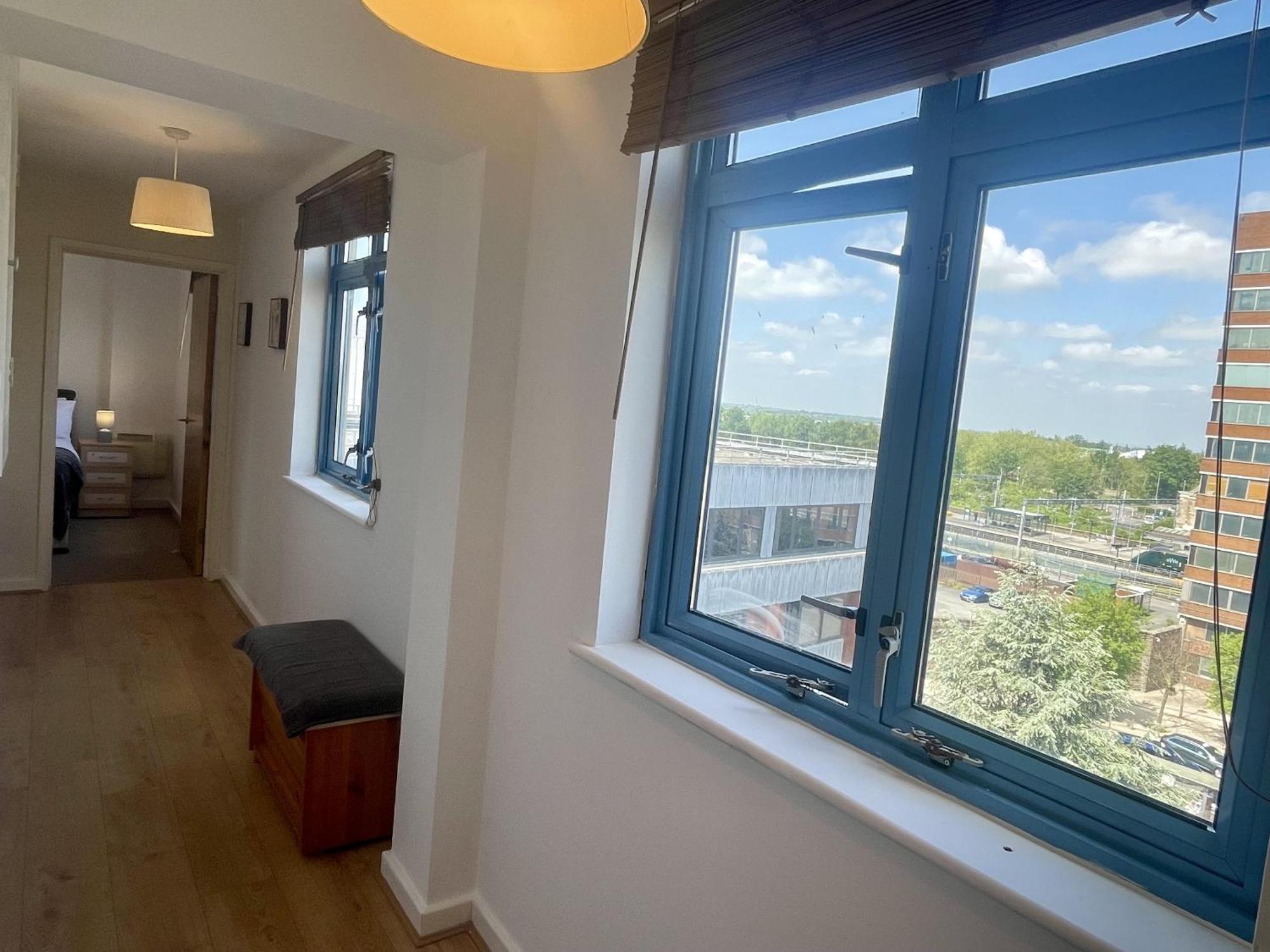 Hk Life Serviced Apartment , City Centre Суиндон Экстерьер фото