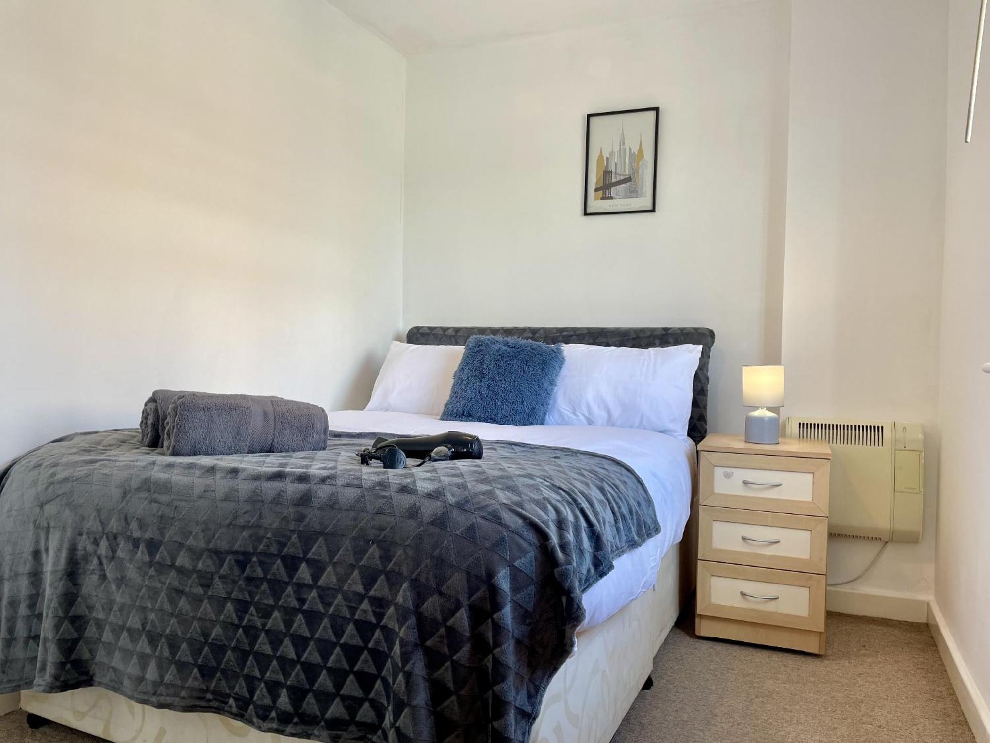 Hk Life Serviced Apartment , City Centre Суиндон Экстерьер фото