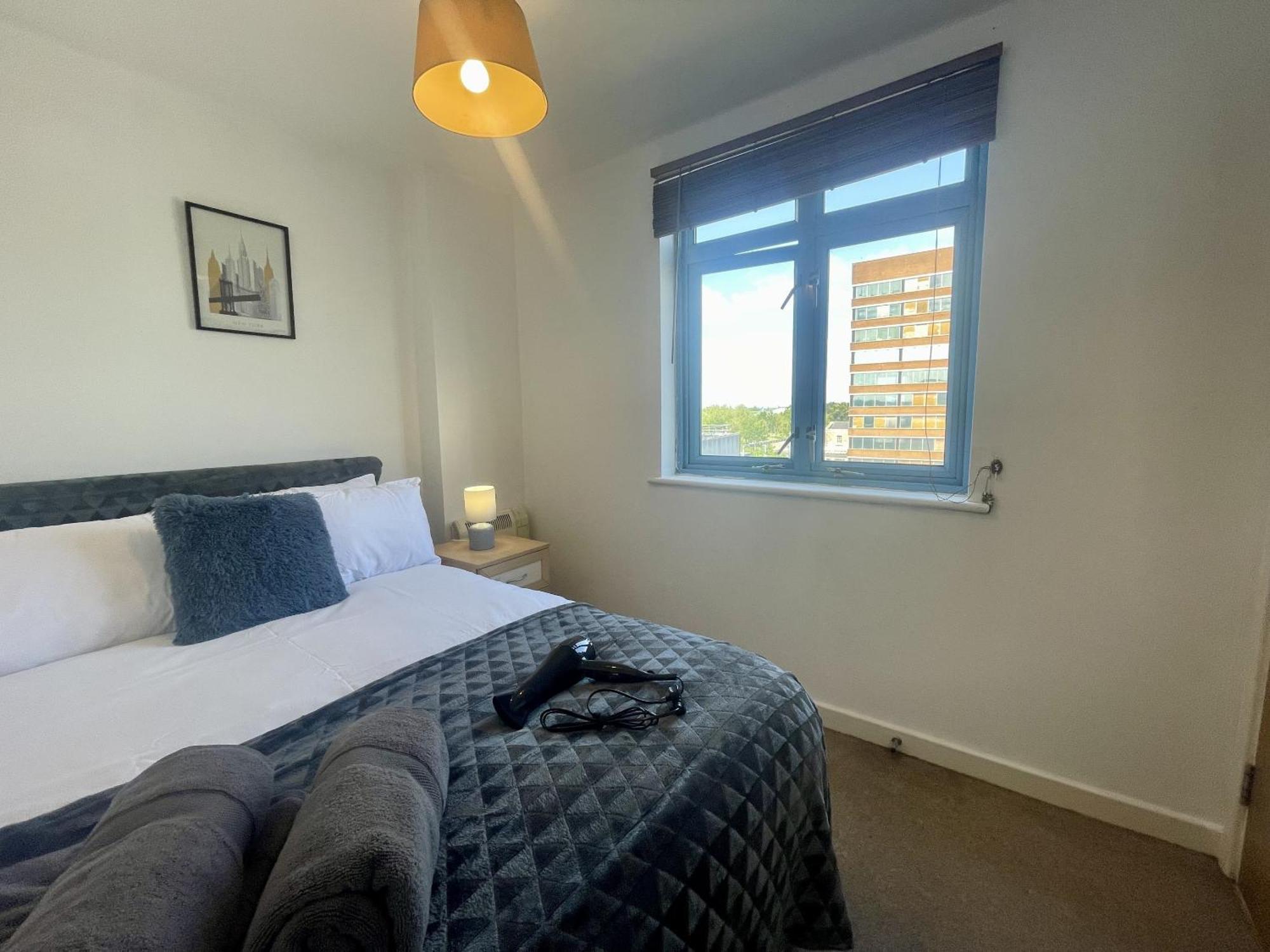 Hk Life Serviced Apartment , City Centre Суиндон Экстерьер фото