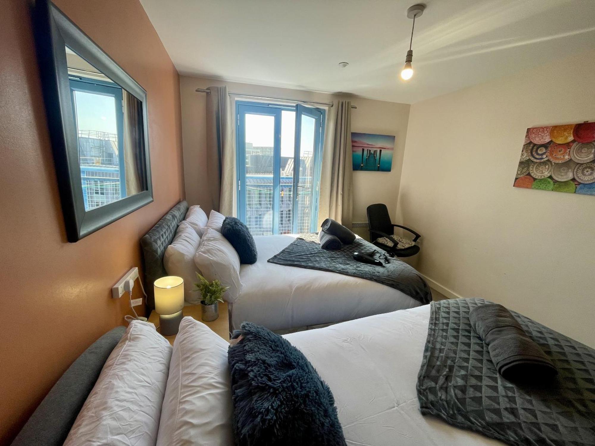 Hk Life Serviced Apartment , City Centre Суиндон Экстерьер фото
