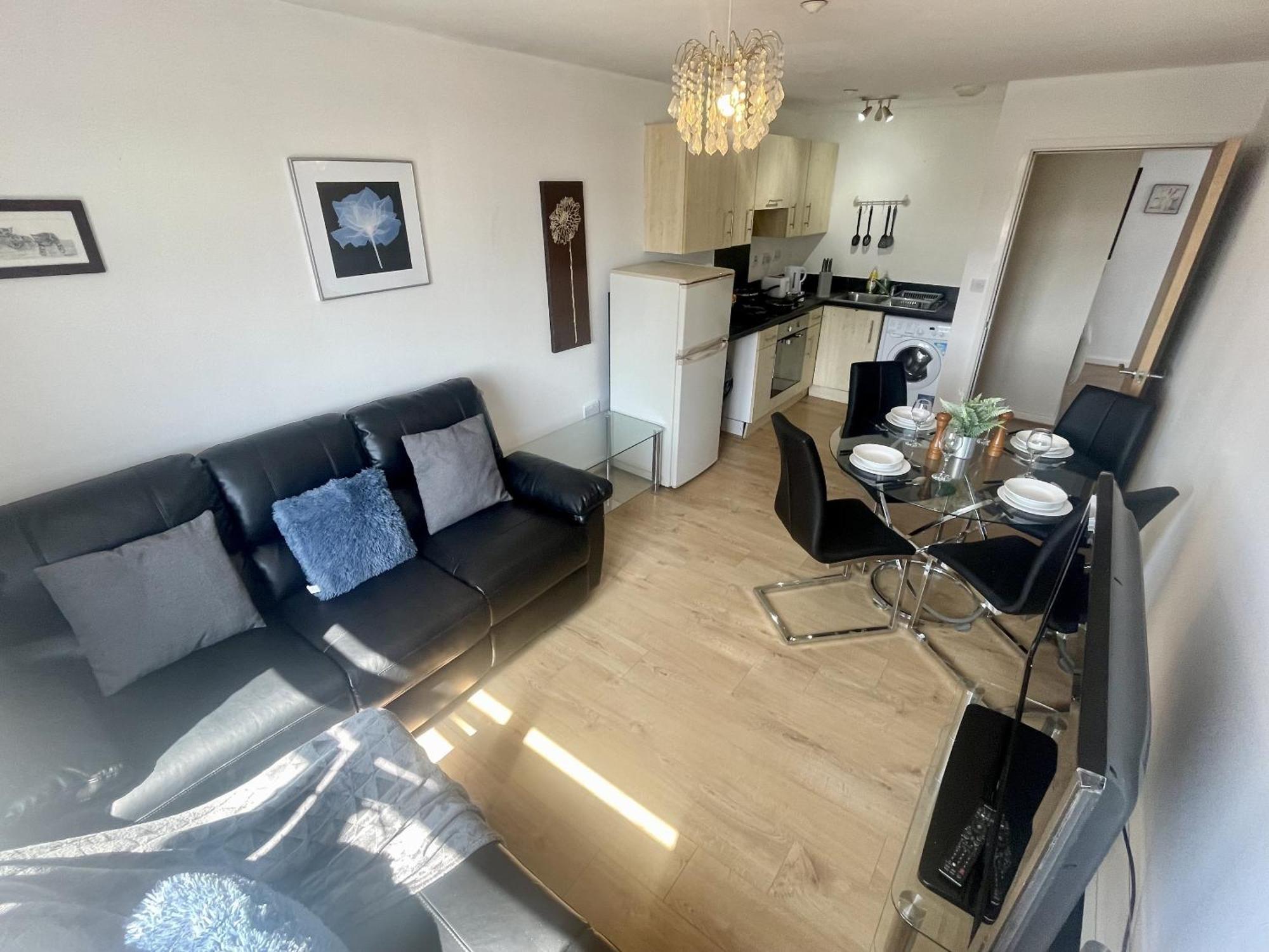 Hk Life Serviced Apartment , City Centre Суиндон Экстерьер фото